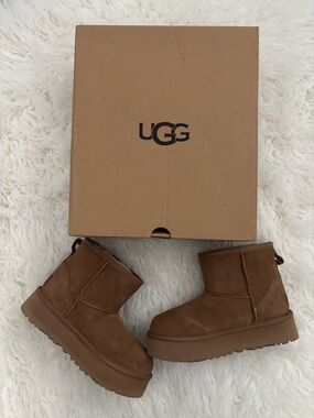 New UGG Kids Classic Mini Platform Boot - Chestnut kids size 4